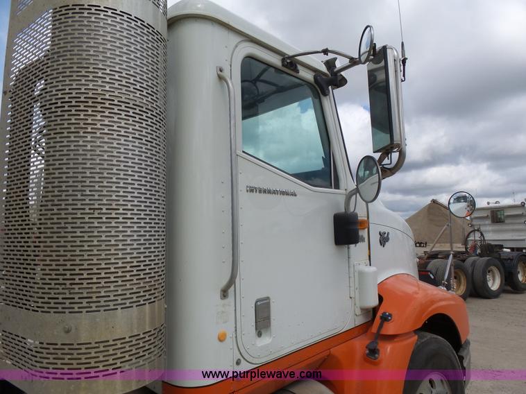 image for item J1647 2008 International 9200i semi truck
