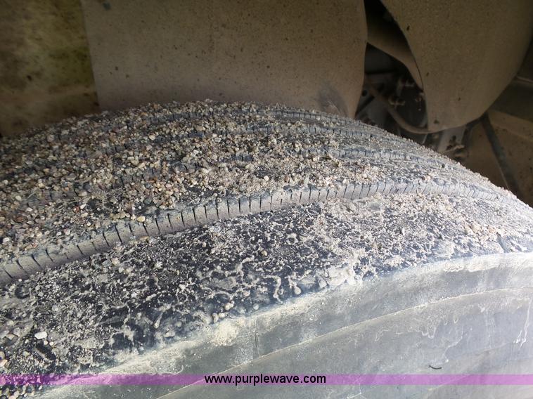 image for item J1647 2008 International 9200i semi truck