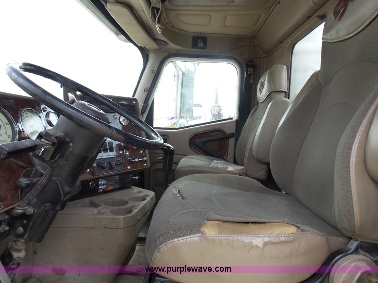 image for item J1647 2008 International 9200i semi truck