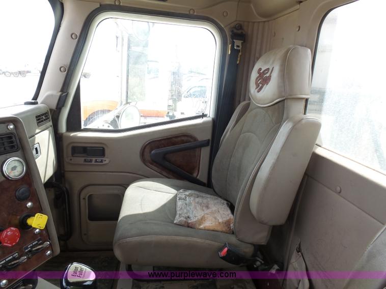 image for item J1647 2008 International 9200i semi truck