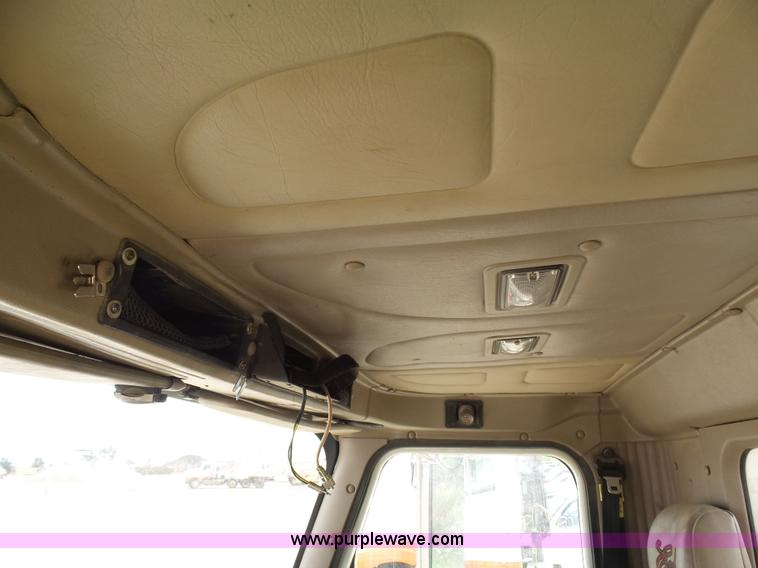 image for item J1647 2008 International 9200i semi truck