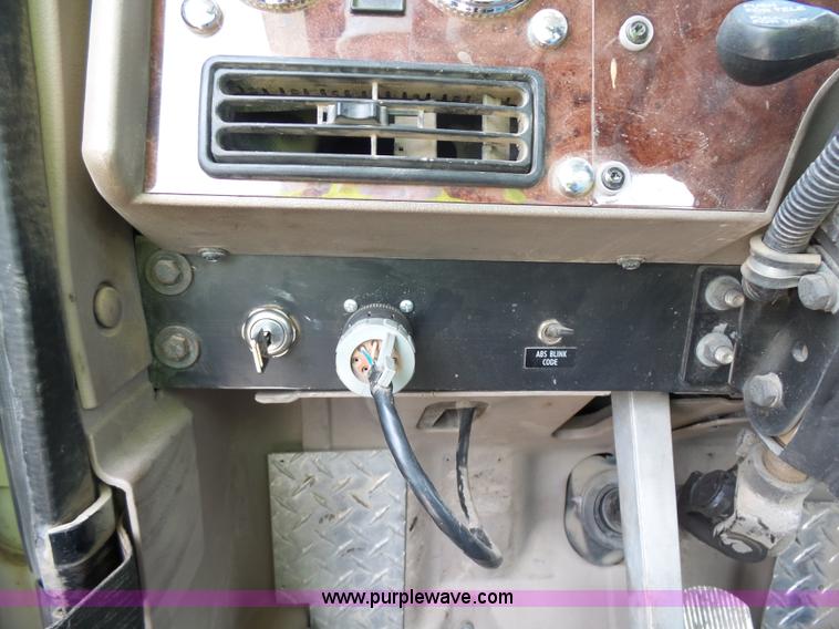 image for item J1647 2008 International 9200i semi truck