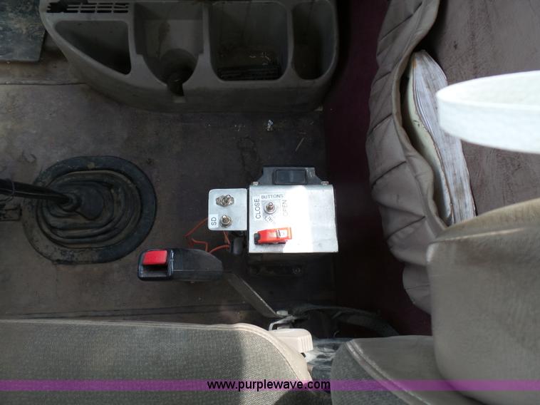 image for item J1647 2008 International 9200i semi truck