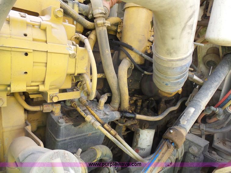 image for item J1647 2008 International 9200i semi truck