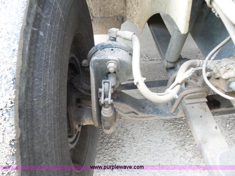 image for item J1647 2008 International 9200i semi truck