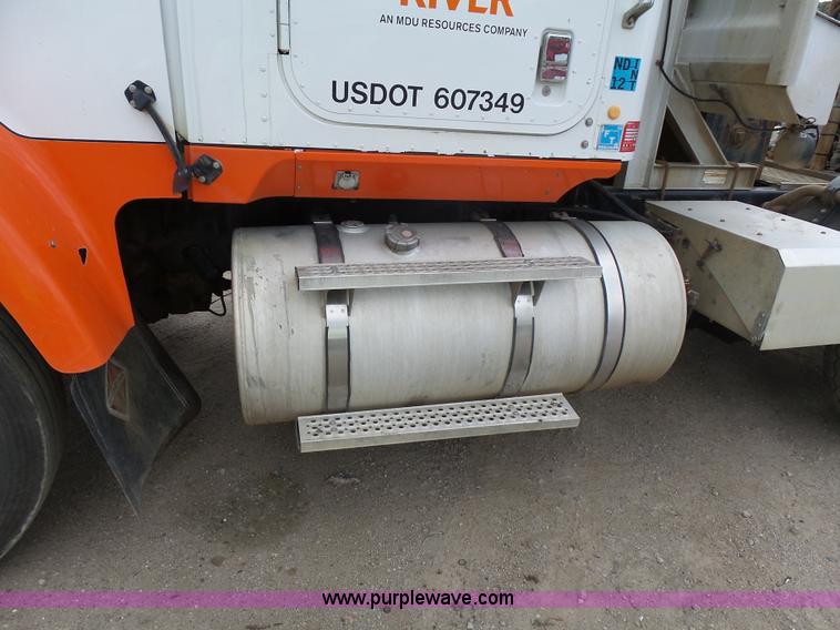 image for item J1648 2008 International 5900i semi truck