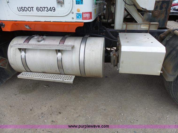 image for item J1648 2008 International 5900i semi truck