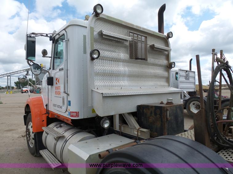 image for item J1648 2008 International 5900i semi truck