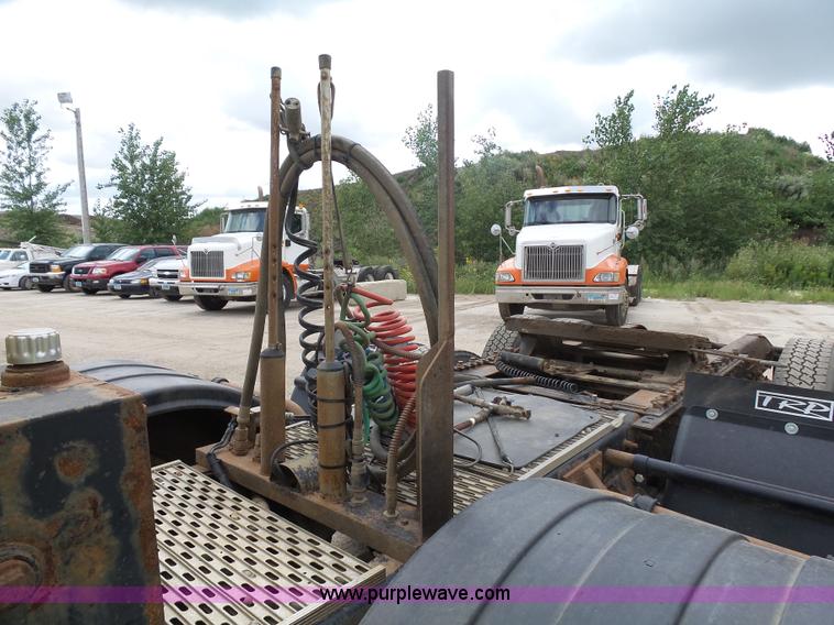 image for item J1648 2008 International 5900i semi truck