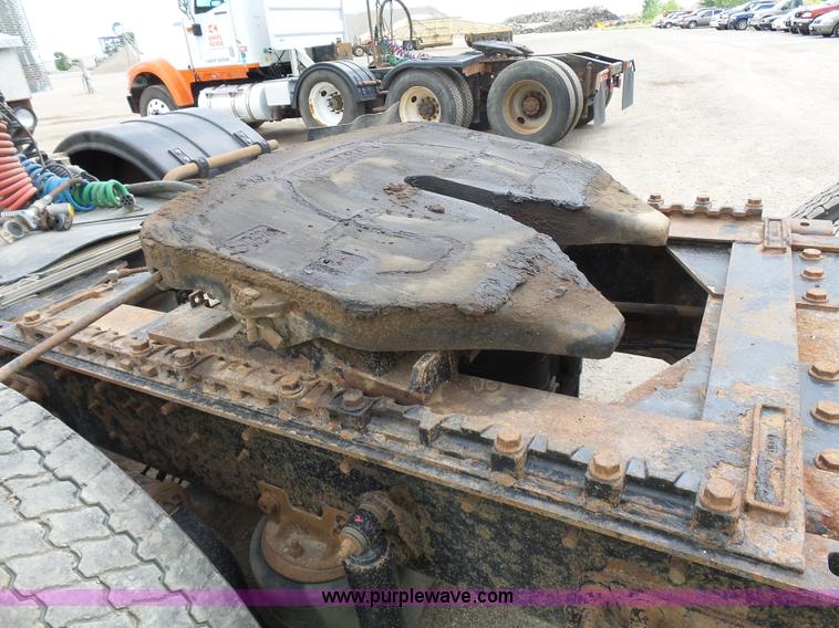 image for item J1648 2008 International 5900i semi truck