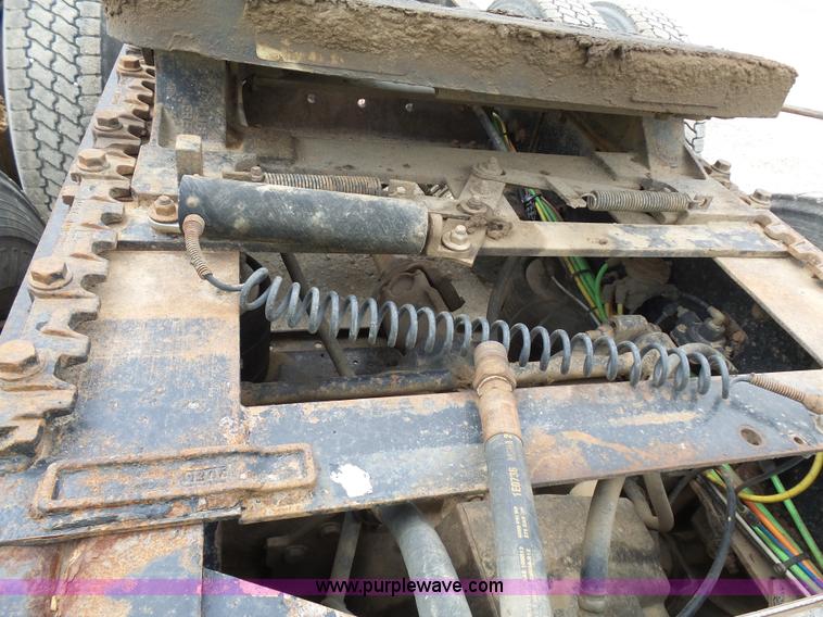 image for item J1648 2008 International 5900i semi truck