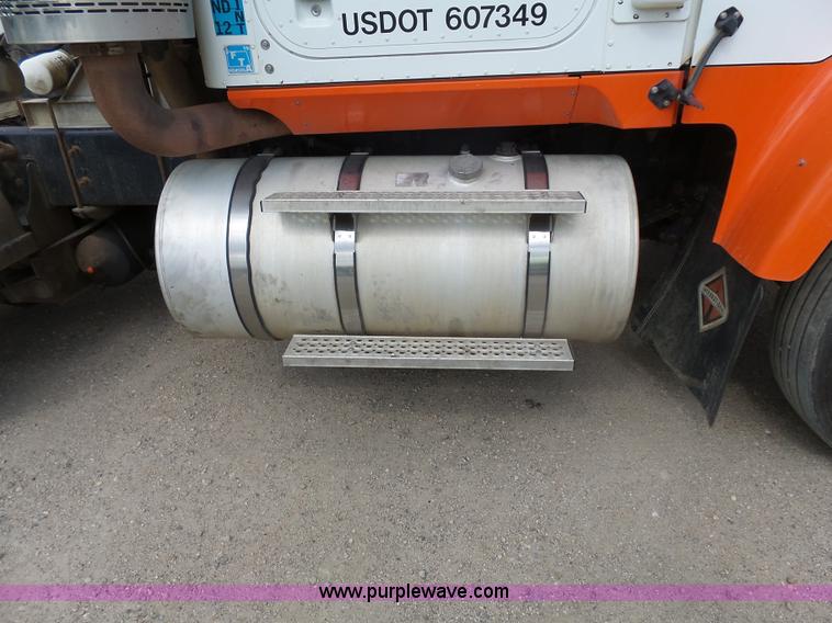 image for item J1648 2008 International 5900i semi truck