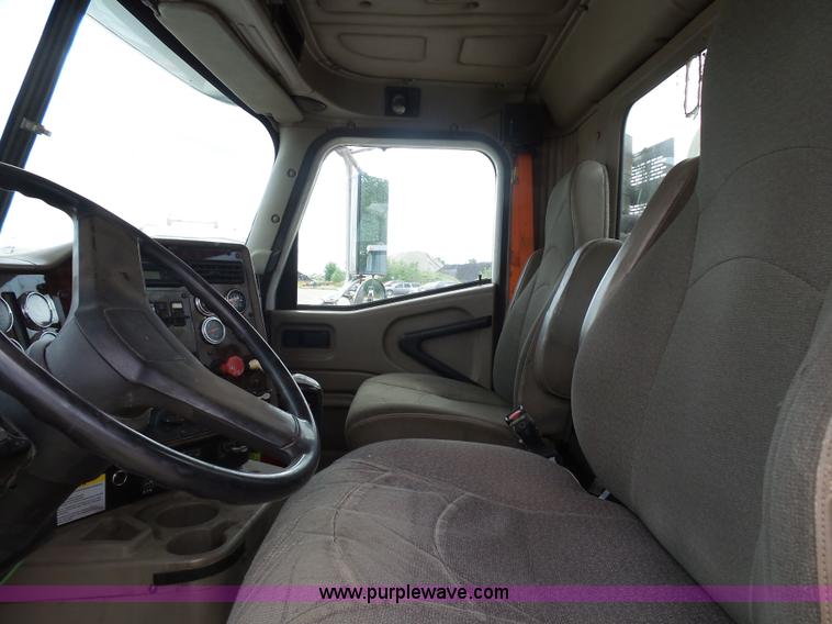 image for item J1648 2008 International 5900i semi truck