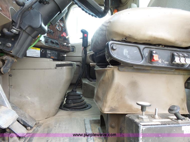 image for item J1648 2008 International 5900i semi truck