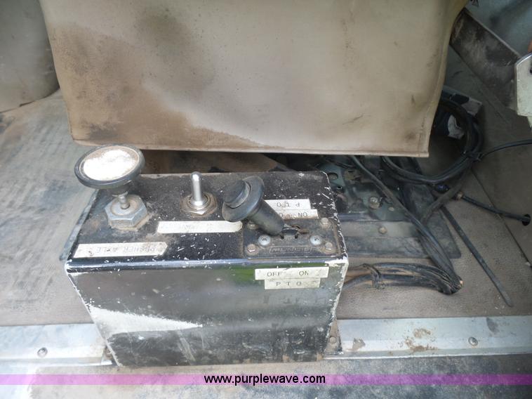 image for item J1648 2008 International 5900i semi truck