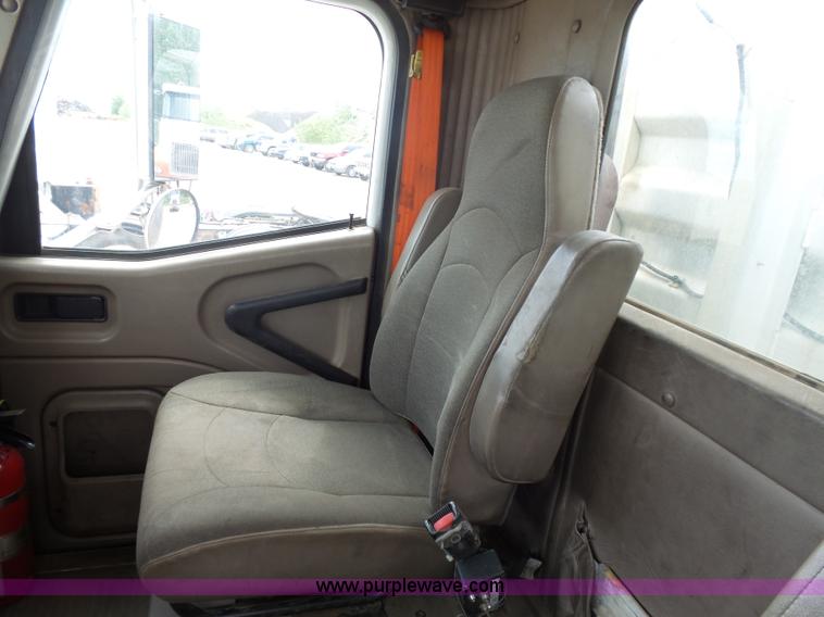 image for item J1648 2008 International 5900i semi truck