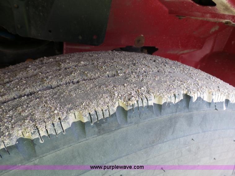 image for item J1649 1999 International 9200 semi truck