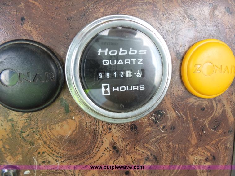 image for item J1649 1999 International 9200 semi truck