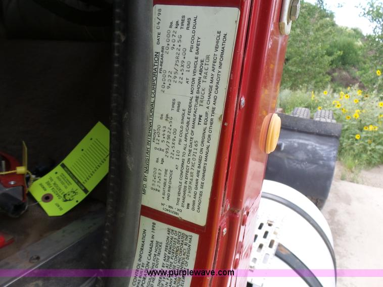 image for item J1649 1999 International 9200 semi truck