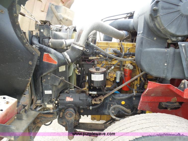 image for item J1649 1999 International 9200 semi truck