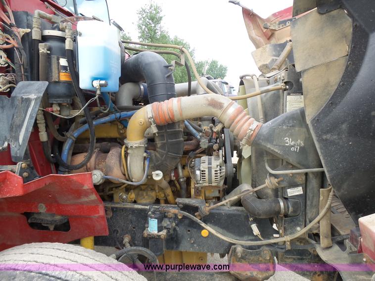 image for item J1649 1999 International 9200 semi truck