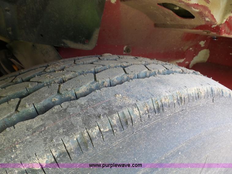 image for item J1650 1999 International 9200 semi truck