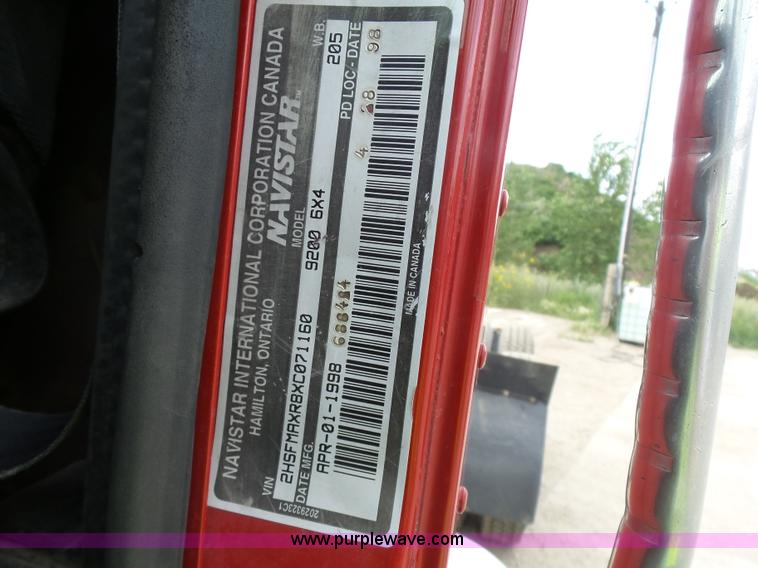 image for item J1650 1999 International 9200 semi truck