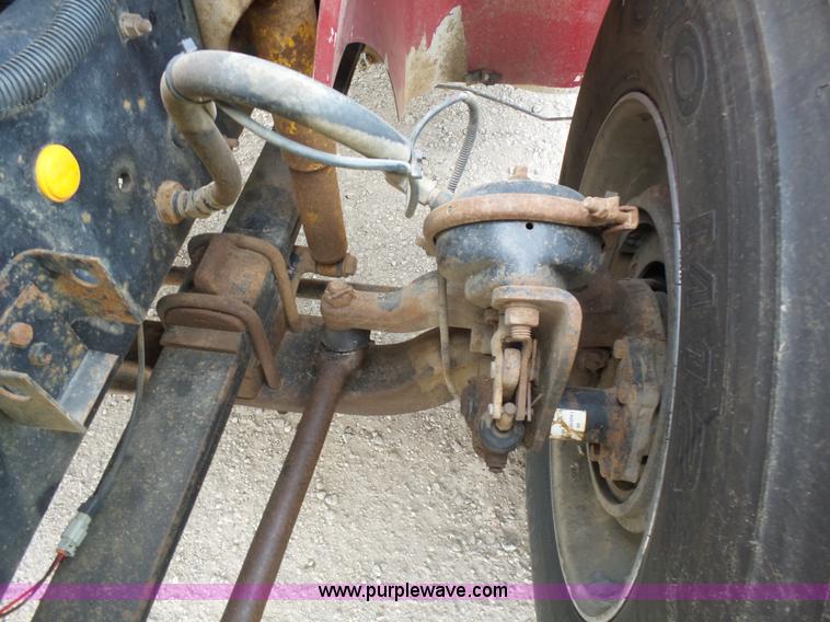 image for item J1650 1999 International 9200 semi truck