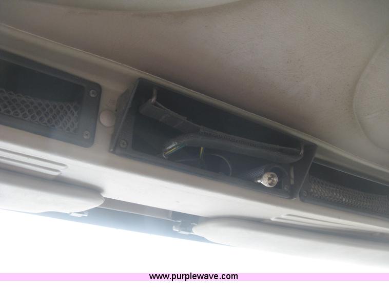 image for item J2753 2005 International Eagle 9400i semi truck