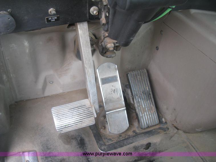 image for item J2753 2005 International Eagle 9400i semi truck