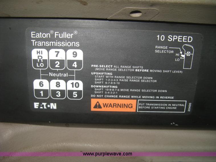 image for item J2753 2005 International Eagle 9400i semi truck