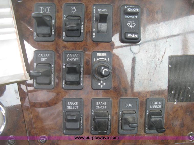 image for item J2753 2005 International Eagle 9400i semi truck