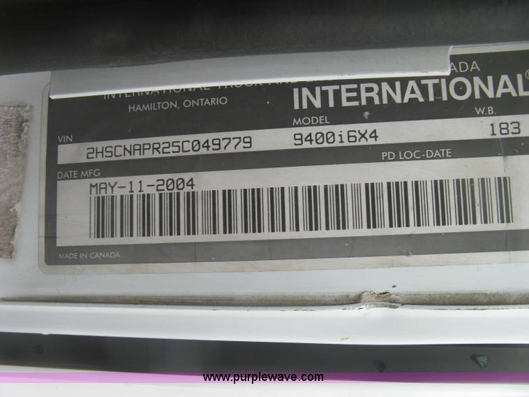 image for item J2753 2005 International Eagle 9400i semi truck