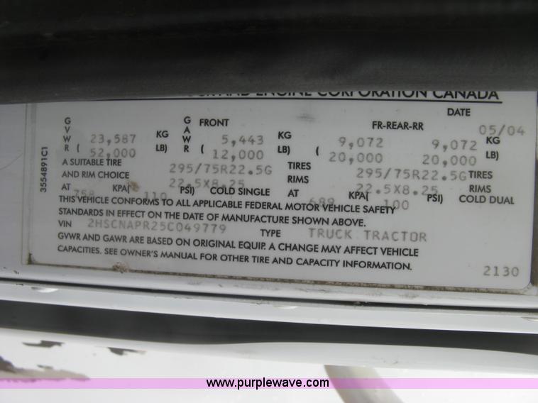 image for item J2753 2005 International Eagle 9400i semi truck