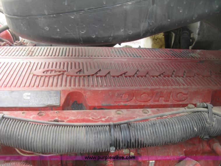 image for item J2753 2005 International Eagle 9400i semi truck