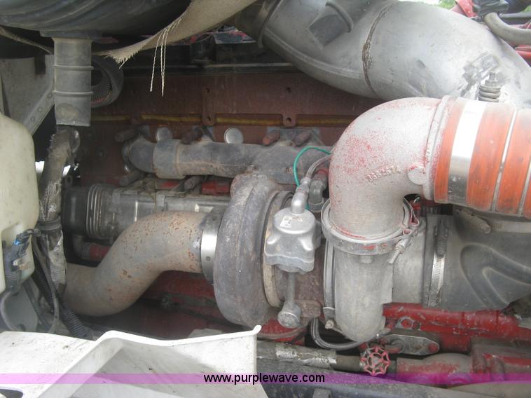 image for item J2753 2005 International Eagle 9400i semi truck