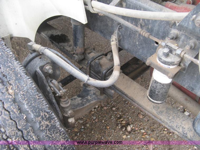 image for item J2753 2005 International Eagle 9400i semi truck