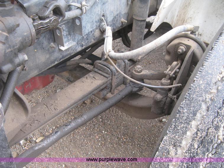 image for item J2753 2005 International Eagle 9400i semi truck