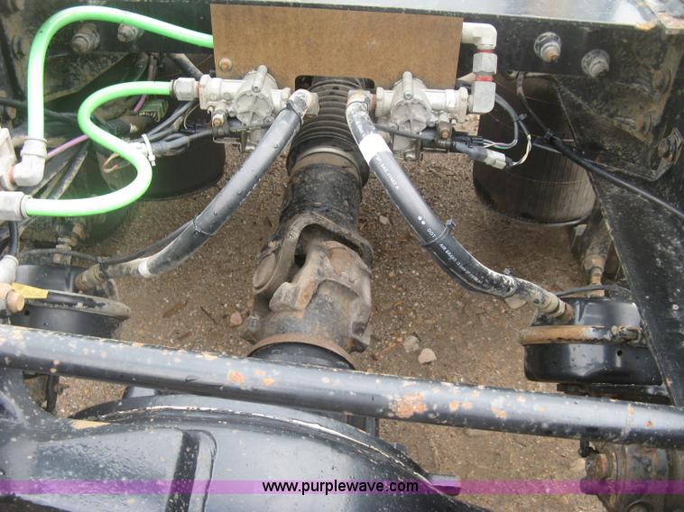 image for item J2753 2005 International Eagle 9400i semi truck