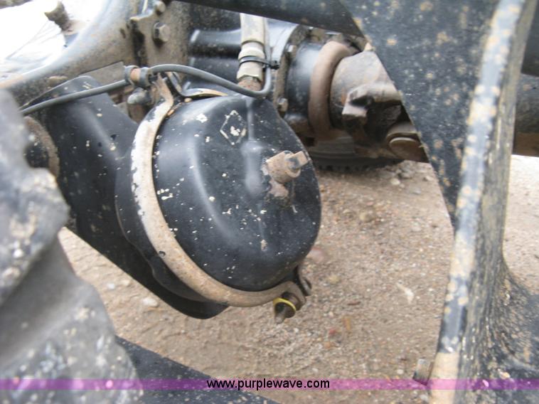 image for item J2753 2005 International Eagle 9400i semi truck