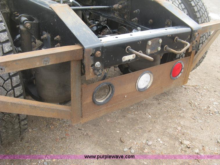 image for item J2753 2005 International Eagle 9400i semi truck