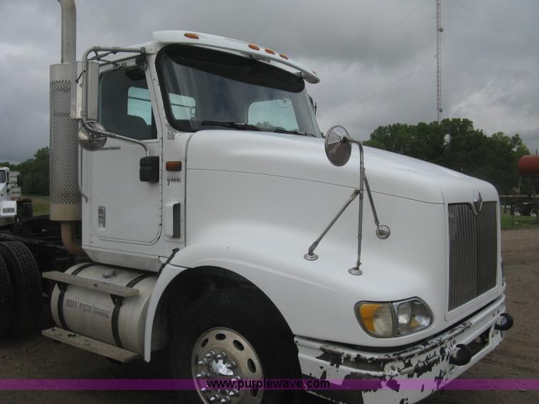 image for item J2754 2003 International Eagle 9400i semi truck