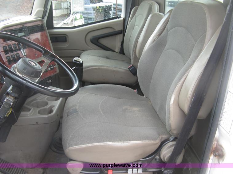 image for item J2754 2003 International Eagle 9400i semi truck