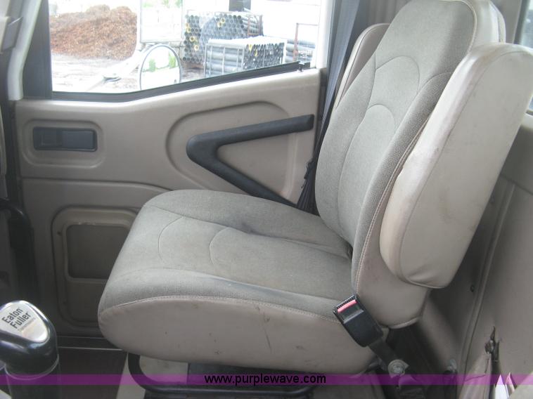 image for item J2754 2003 International Eagle 9400i semi truck