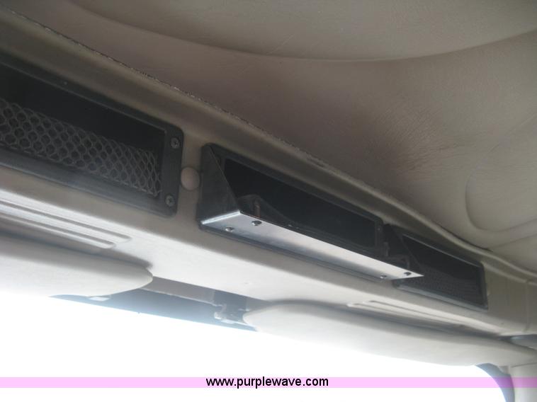 image for item J2754 2003 International Eagle 9400i semi truck