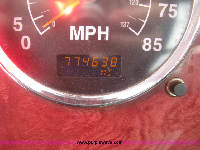 image for item J2754 2003 International Eagle 9400i semi truck