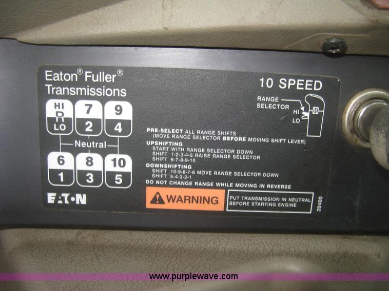 image for item J2754 2003 International Eagle 9400i semi truck