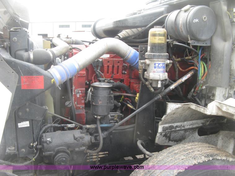 image for item J2754 2003 International Eagle 9400i semi truck