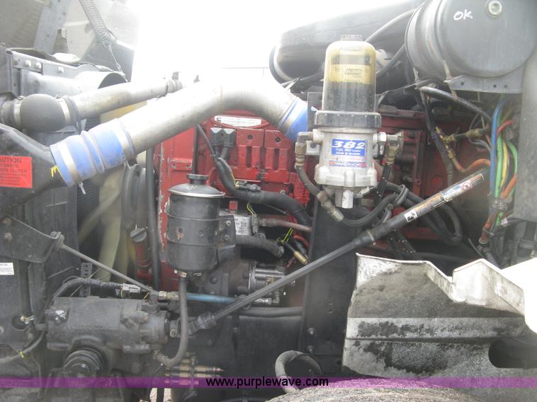 image for item J2754 2003 International Eagle 9400i semi truck