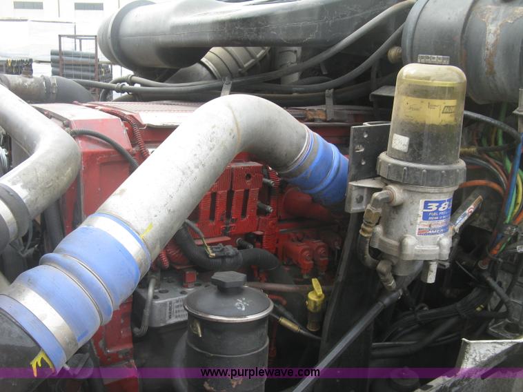 image for item J2754 2003 International Eagle 9400i semi truck